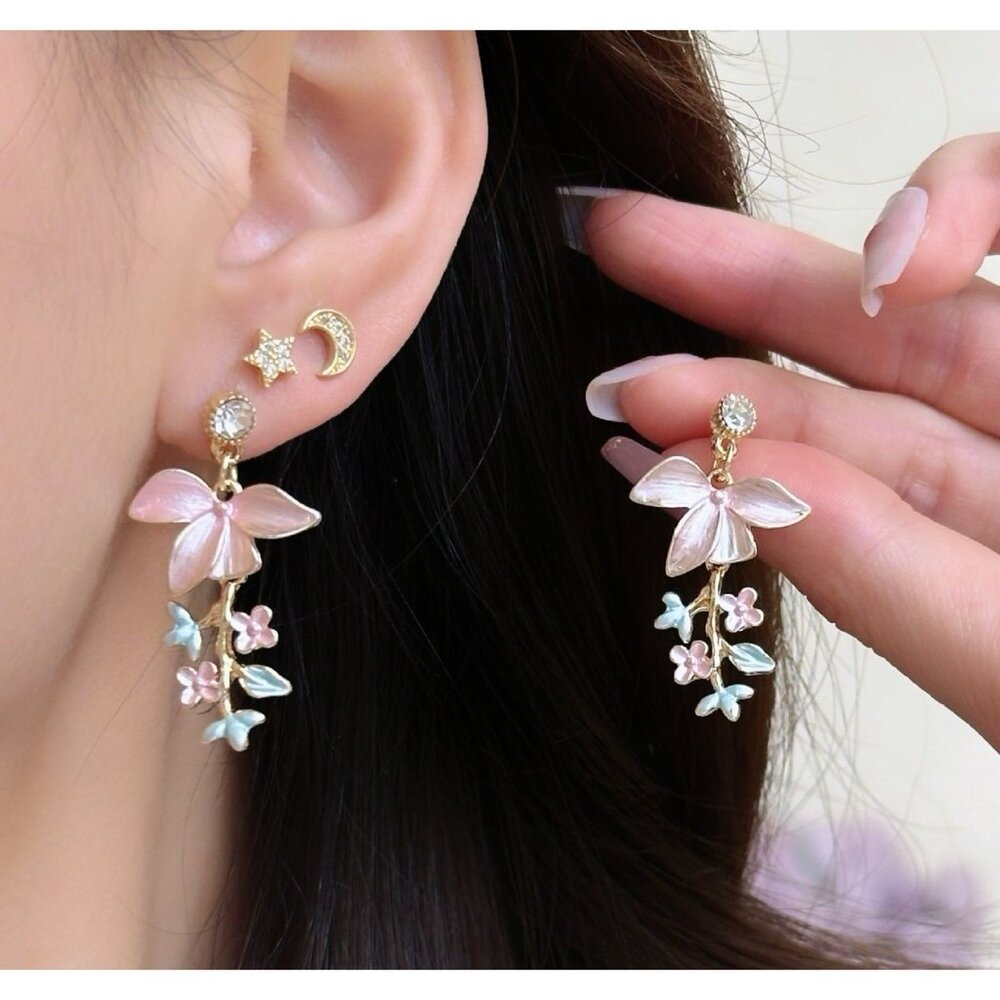 Gentle and elegant pink oil painting style flower tassel earrings